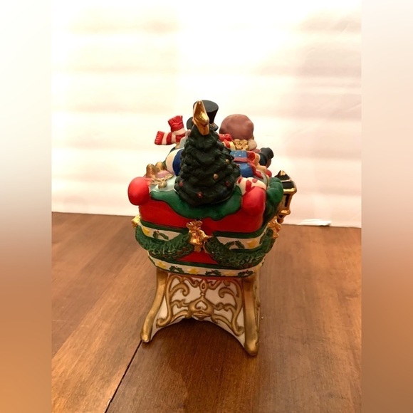 Bisque Ceramic Family in Christmas Sleigh Music Box - Picture 4 of 5